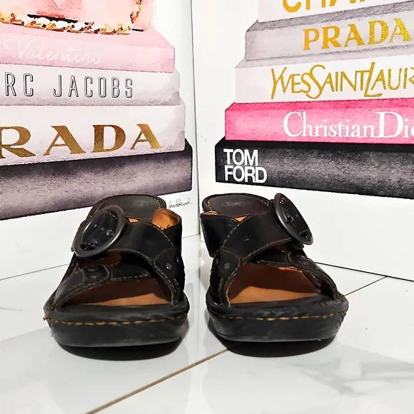 Stylish Black Women's Heeled Sandals - Picture 4 of 9